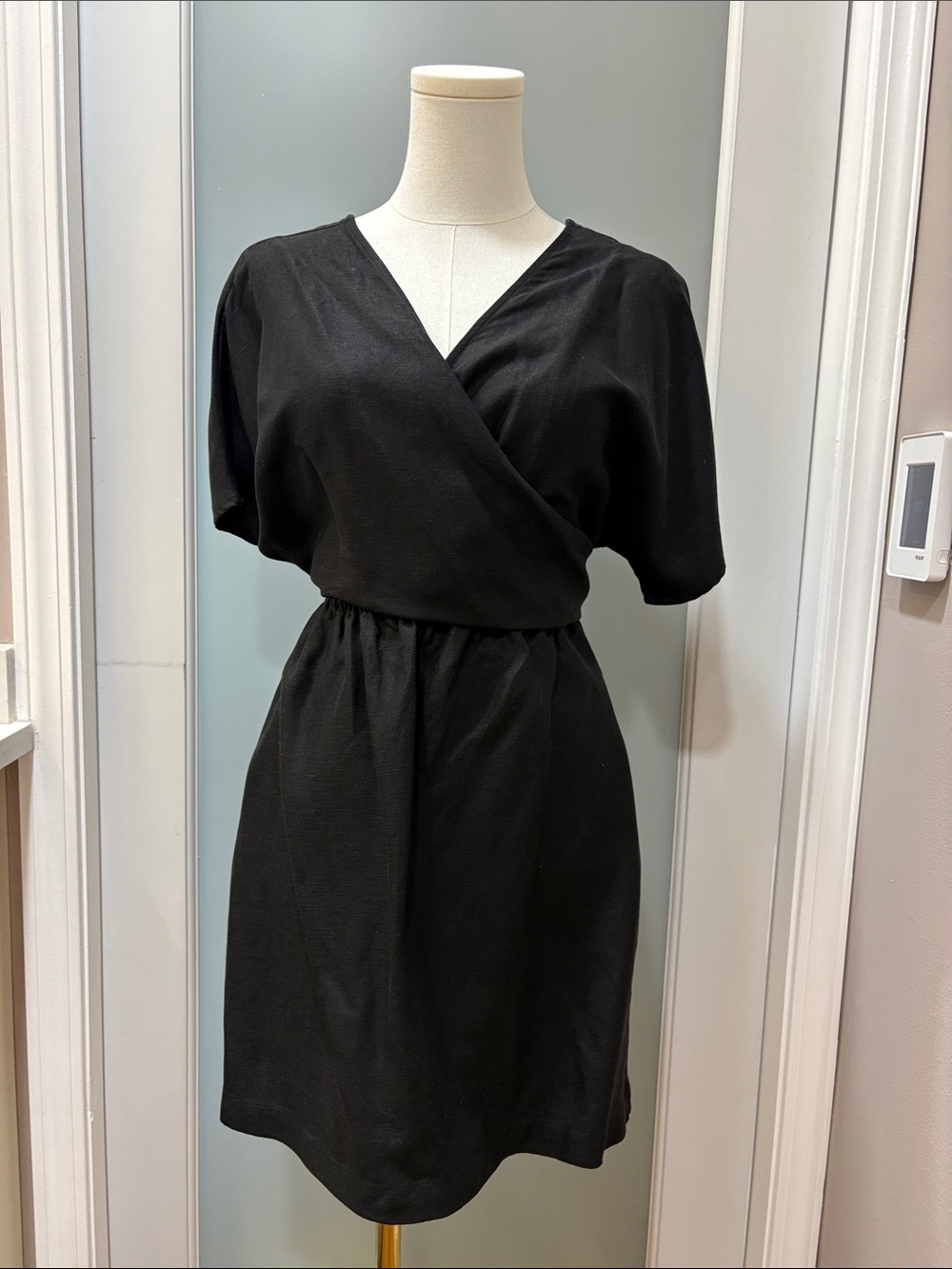 VETTA Reversible Black Wrap-Style Short Sleeve Dress